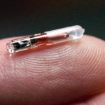 Un microchip per controllare il cuore del paziente a distanza
